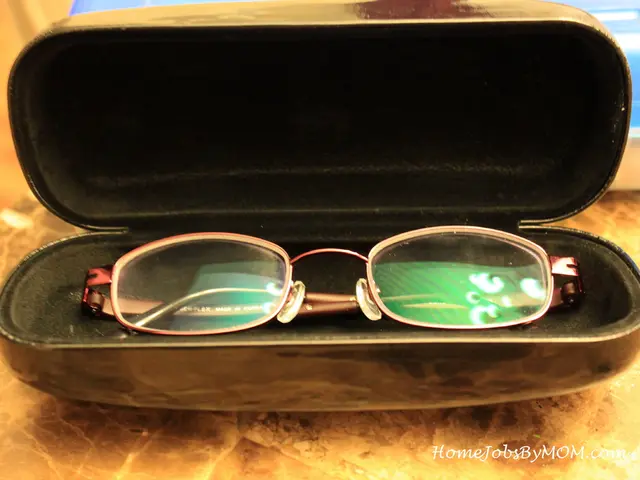 A look at the substantial wealth amassed by filmmaker Christopher Nolan, highlighting his career...