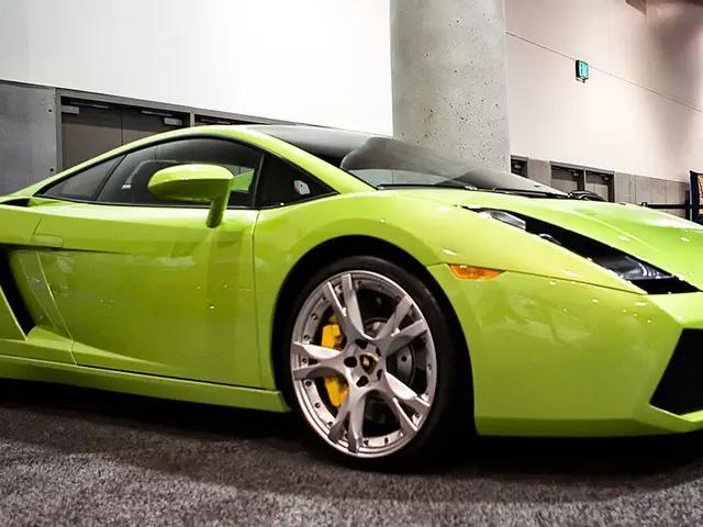 High-end automobile merchant Hamid Mossadegh seeks a prized vintage automobile worth a million...