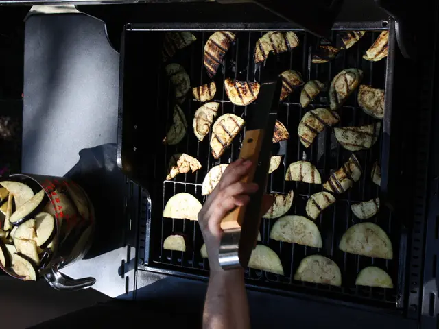 In the wake of bankruptcy, "Bielefelder Gastronom" assumes control of the "Mexim's" restaurant in...