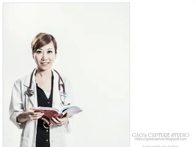 Former first lady allegedly amassed 810 million won through a stock scam at Deutsch Motors