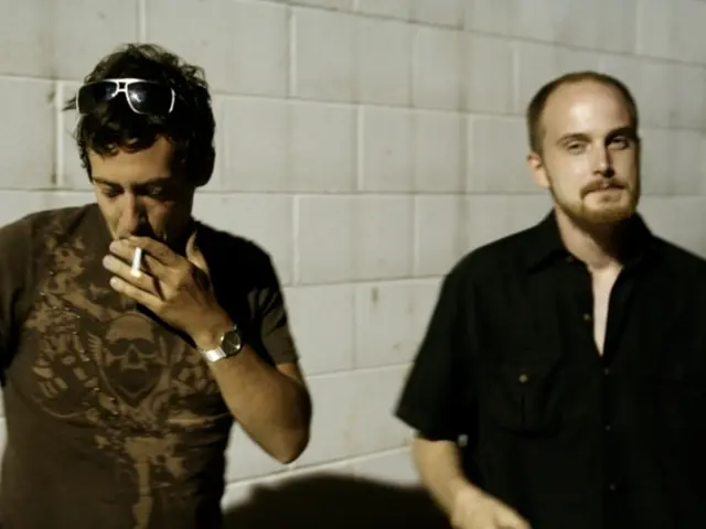 Customs and Border Protection seize illicit e-cigarettes and tobacco at a city kiosk in Bottrop.