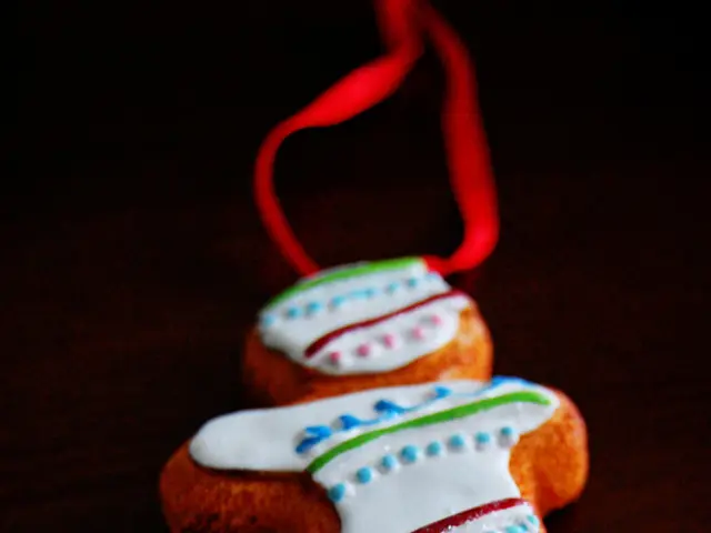 In this image, we can see a keychain of J alphabet.