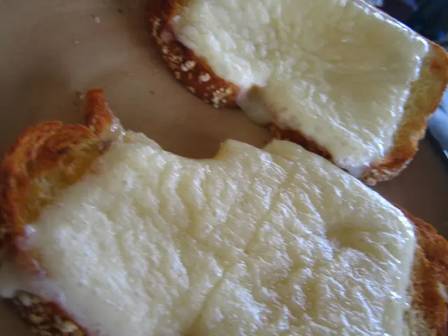 In this image we can see slices of bread on which cream is applied.